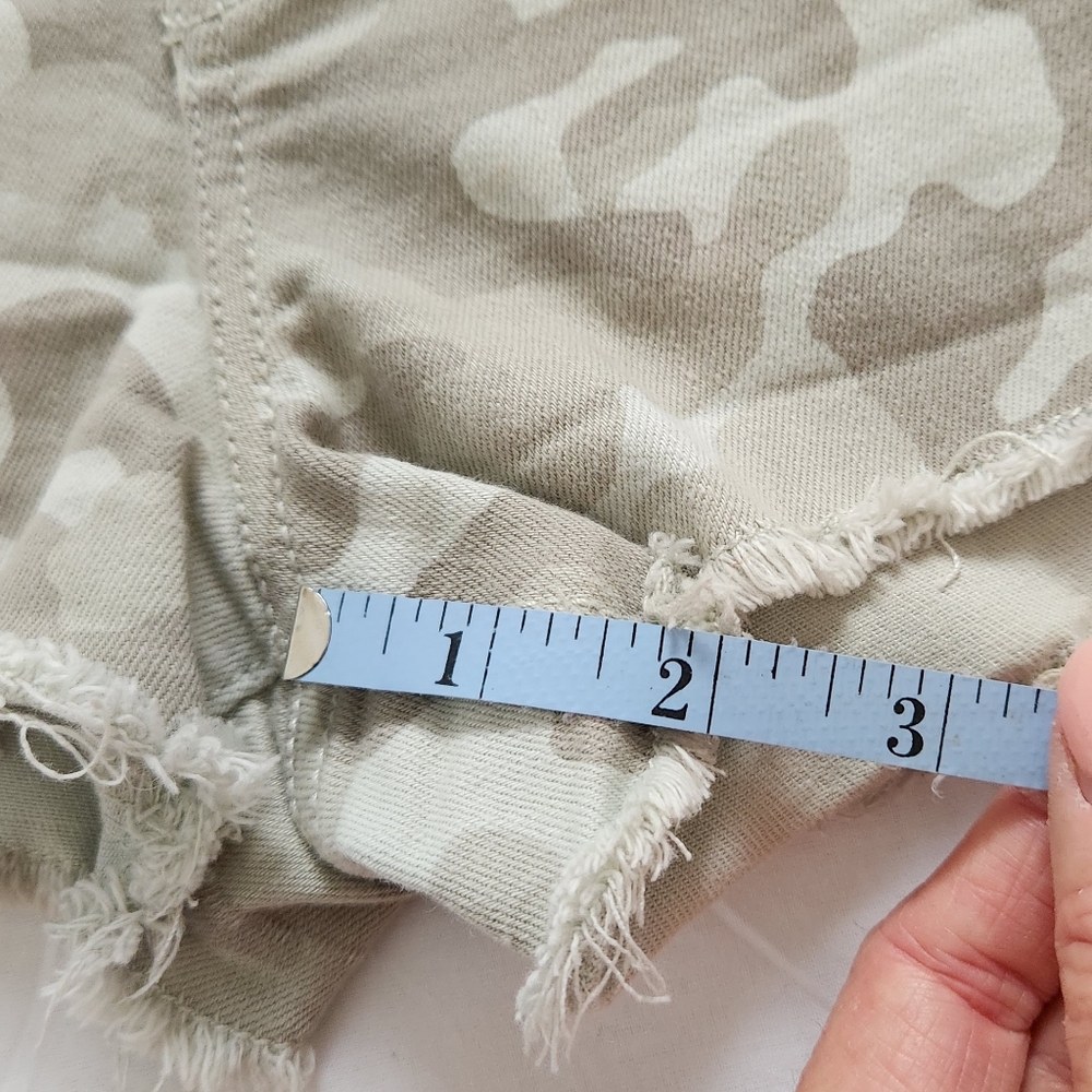 Victoria's Secret VS Boyfriend Shorts Camo Micro Short Frayed Edge Cut Off Sz. 8 - Picture 6 of 13